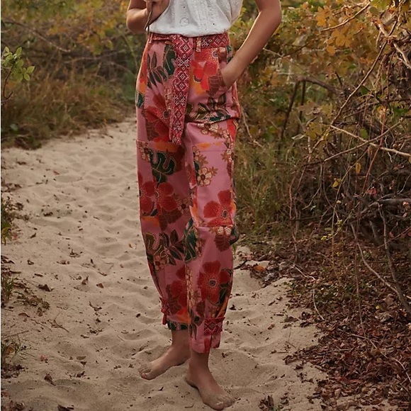 FARM Rio Floral Pants - Picture 2 of 3